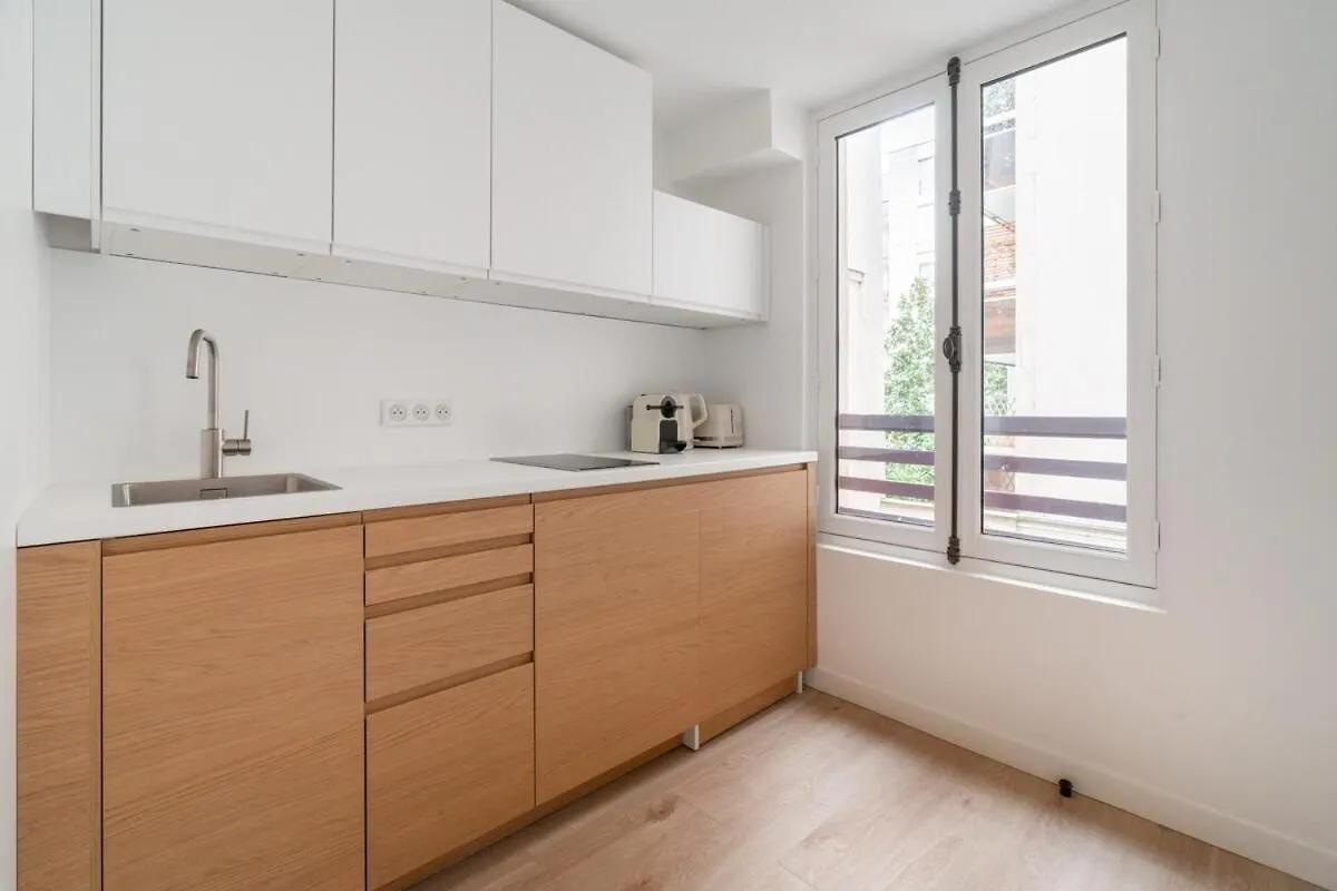 Sereners - Charming Serviced Apartments - Saint Germain Parigi